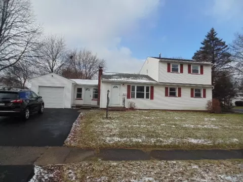 25 Carry Ln, Irondequoit, NY 14609