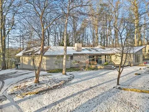 105 Mountain Rd, Rochester, NY 14625