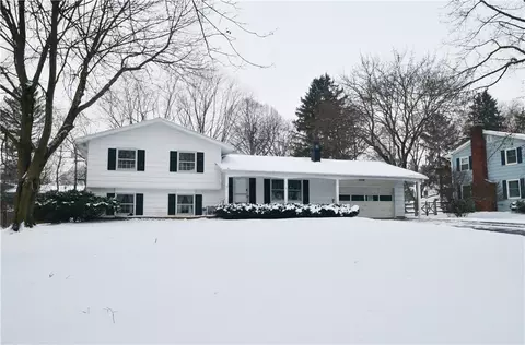 42 Stuyvesant Rd, Pittsford, NY 14534