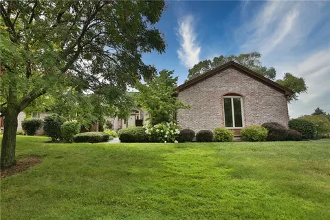 42 Tobey Brook Rd, Pittsford, NY 14534