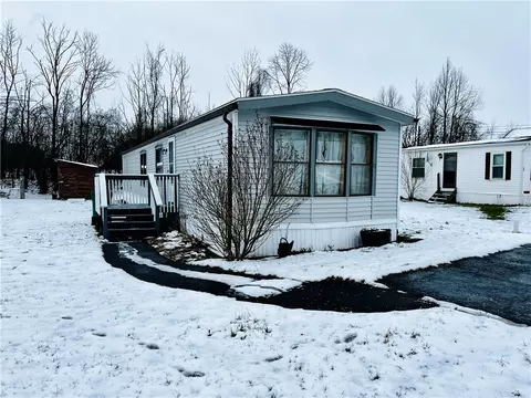 7862 Clinton St Rd, Bergen, NY 14416