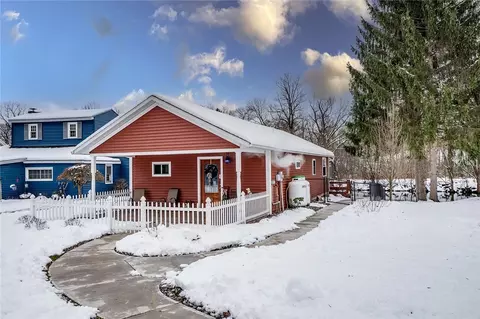1124 Morgan Rd, Memphis, NY 13112