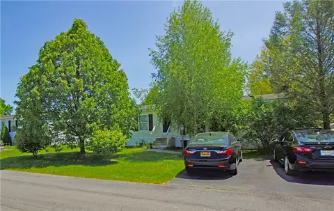 27 Morgans Run, Clifton Springs, NY 14432
