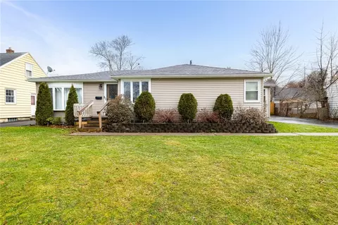 345 Mosley Rd, Greece, NY 14616