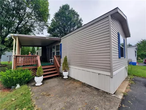 8 Willow Rd, Mamakating, NY 12790