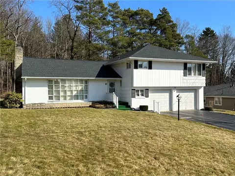 34 Parkway Ln, Bradford, PA 16701