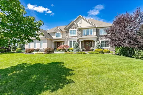 6730 Falcons Pt, Victor, NY 14564