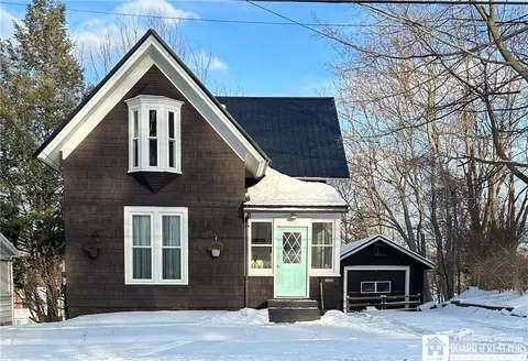 152 Water St, Pomfret, NY 14063
