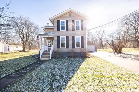 73 Chapel St, Canandaigua, NY 14424
