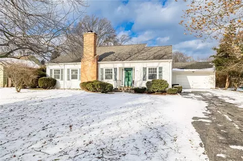 88 Danbury Cir N, Rochester, NY 14618