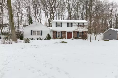 71 Nettlecreek Rd, Perinton, NY 14450