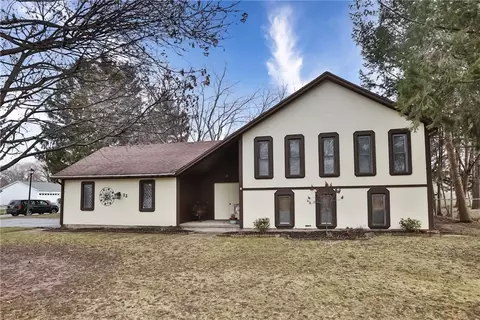 12 Sand Pebble Ln, Hilton, NY 14468