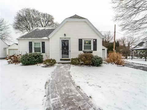 21 Sandymount Dr, Irondequoit, NY 14617