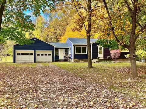 457 Forest Dr, Webster, NY 14580