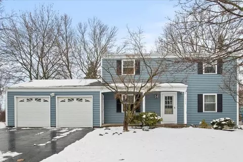 5860 Mountain Ash Dr, Farmington, NY 14425