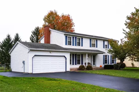 433 Olde Harbour Trl, Greece, NY 14612