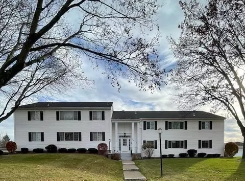 26 Colonial Pkwy #G, Pittsford, NY 14534