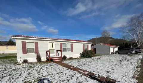 9 Lang Ln, Lewis Run, PA 16738