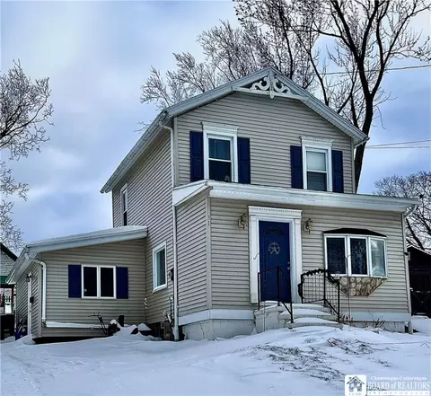 31 Monroe St, Hanover, NY 14136