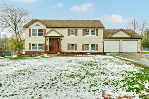 7776 Roder Pkwy, Ontario, NY 14519
