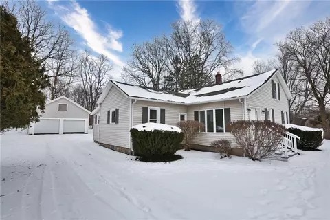 10 Mill Rd, Mendon, NY 14506