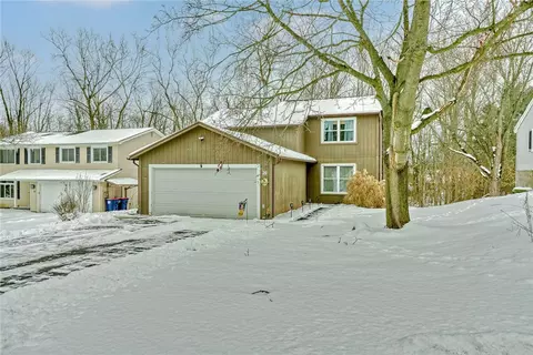 26 Ilex Ct, Penfield, NY 14526