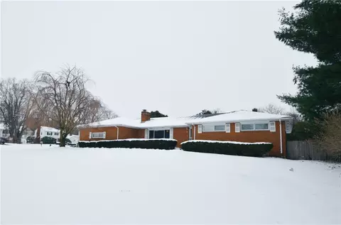 3 Sherwood Dr, Pittsford, NY 14534