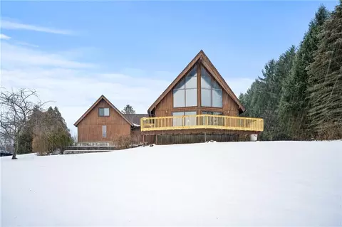 530 Pannell Rd, Perinton, NY 14450