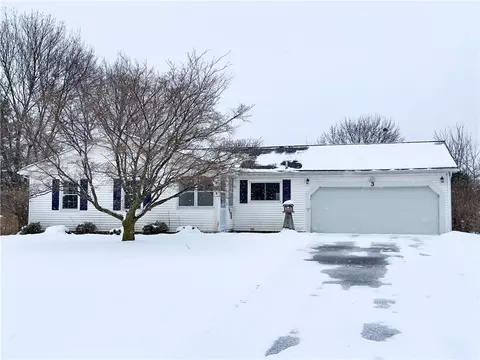 3 Newport Dr, Chili, NY 14624