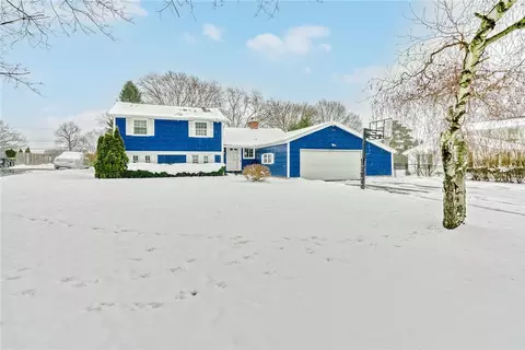 100 Country Ln, Greece, NY 14626