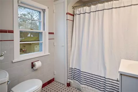 Bath - 385 Barry Rd, Irondequoit, NY 14617 photo 1 of 2