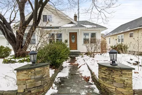 866 Bennington Dr, Greece, NY 14616