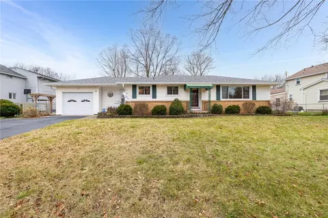 15 Karlan Dr, Irondequoit, NY 14617