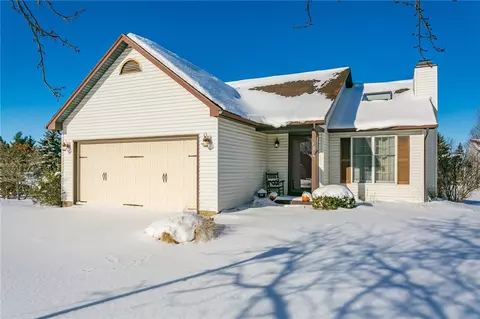 10 Logans Run, Greece, NY 14626