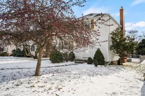 149 Montclair Dr, Irondequoit, NY 14617 photo 2
