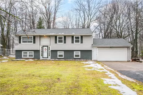 37 Fiesta Rd, Greece, NY 14626