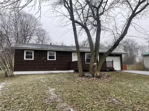 122 Hidden Creek Ln, Hamlin, NY 14464