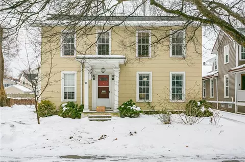 27 Hickory St, Rochester, NY 14620