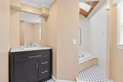 Bath - 301 Lynn Dr, Irondequoit, NY 14622 photo 1 of 2