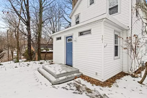 Exterior - 301 Lynn Dr, Irondequoit, NY 14622 photo 2 of 3