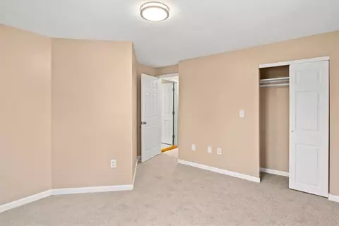 Bedroom - 301 Lynn Dr, Irondequoit, NY 14622 photo 2 of 2