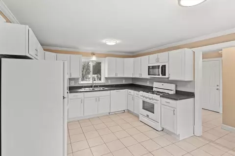 Kitchen - 301 Lynn Dr, Irondequoit, NY 14622 photo 2 of 3