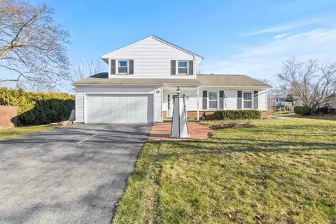 12 Sweet Briar Knls, Henrietta, NY 14467