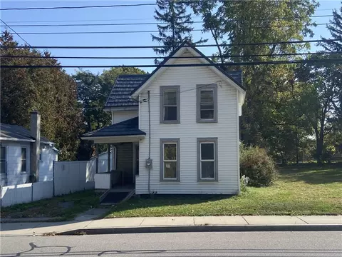 9 Cedar St, Batavia, NY 14020
