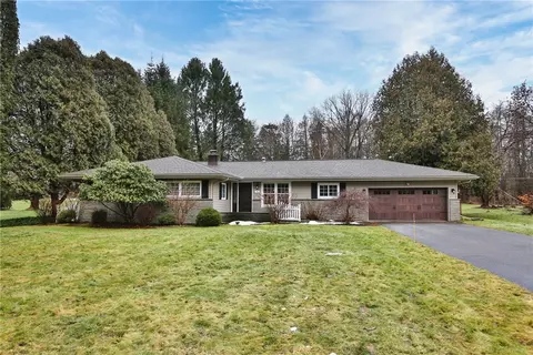 4 Larchwood Dr, Perinton, NY 14534