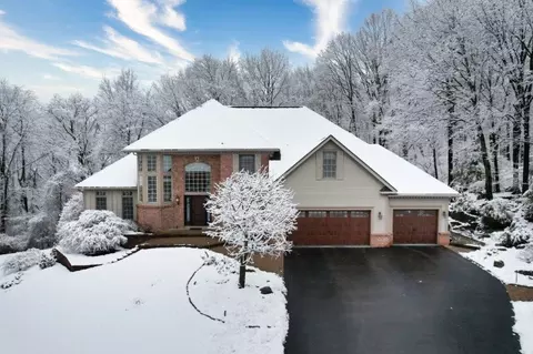 4 Cressier Ct, Perinton, NY 14450