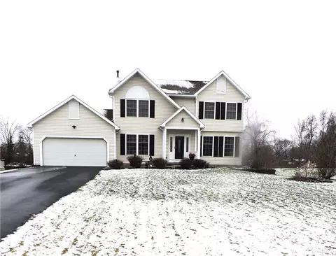 3 Scarlet Pine Cir, Brockport, NY 14420