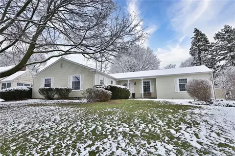 32 Hill Ter, Henrietta, NY 14467