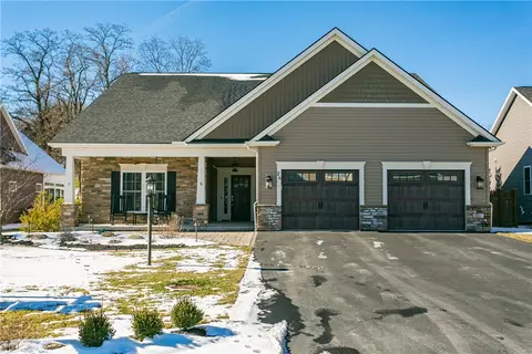 26 Aden Hill Dr, Pittsford, NY 14534