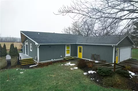 728 Boughton Hill Rd, Honeoye Falls, NY 14472
